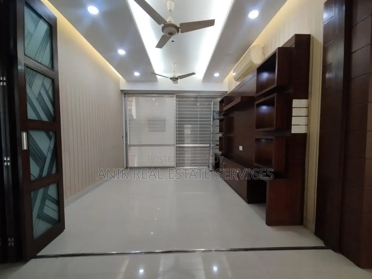 গুলশানে ভালো মানের ৩ বেডরুমের সেমি-ফার্নিশড ফ্ল্যাট ভাড়া