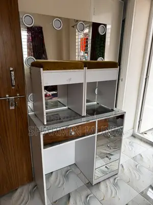 ভ্যানিটি ড্রেসিং টেবিল
