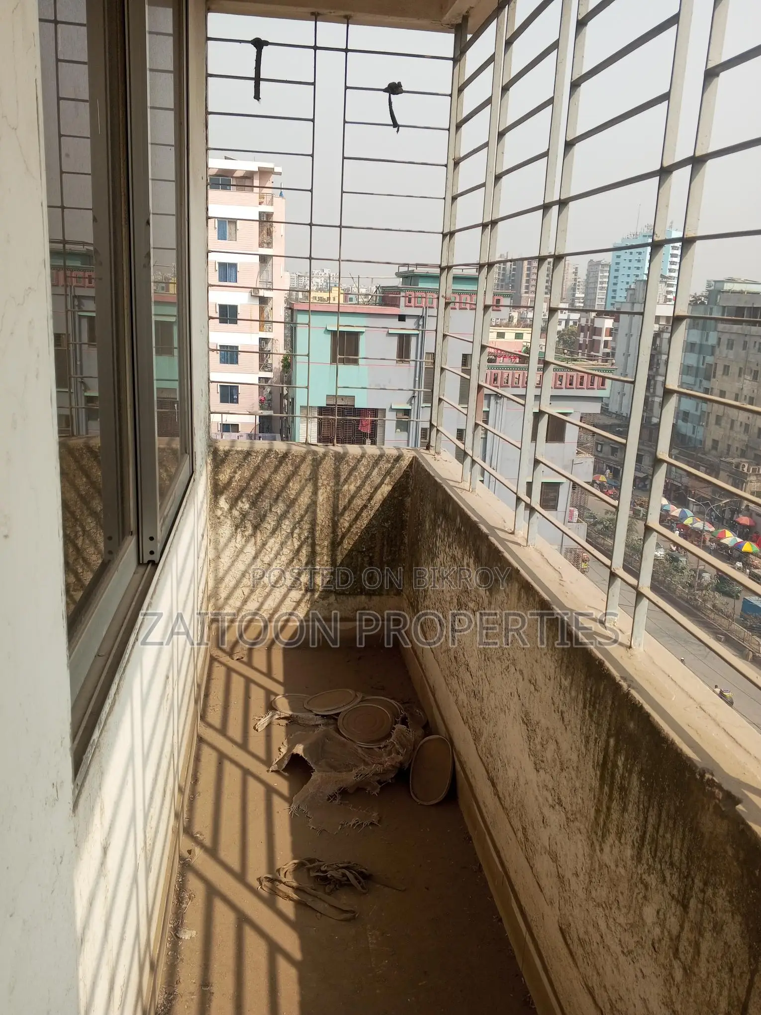 900 Sq. Ft. Compact Flat