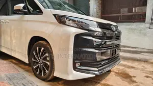 Toyota Noah SZ HYBRID PUSH START 2022