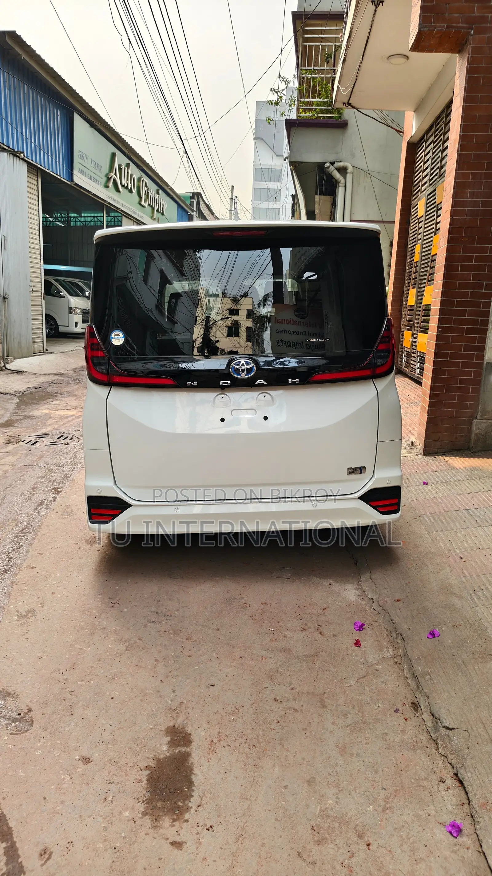 Toyota Noah SZ HYBRID PUSH START 2022