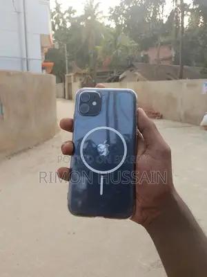 Apple iPhone 11 . (Used)
