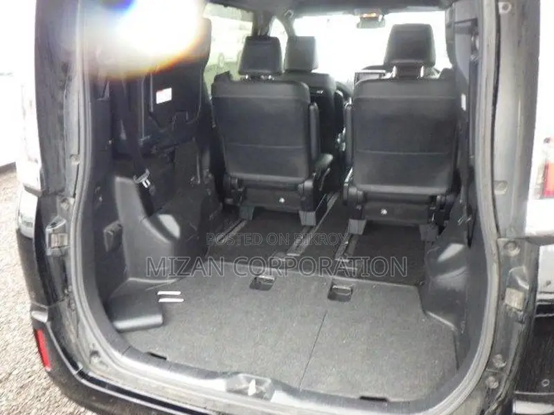 Toyota Esquire Gi package 2020