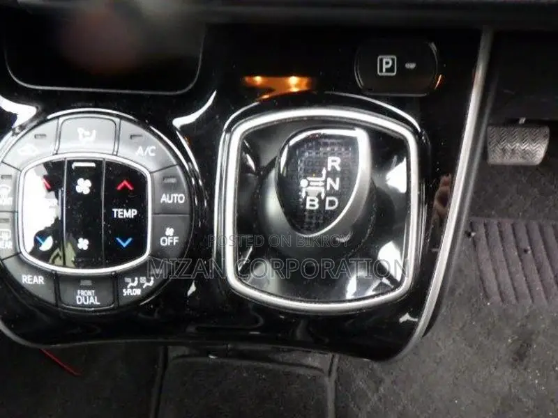 Toyota Esquire Gi package 2020