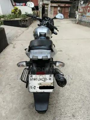 Bajaj Pulsar 150 . 2014