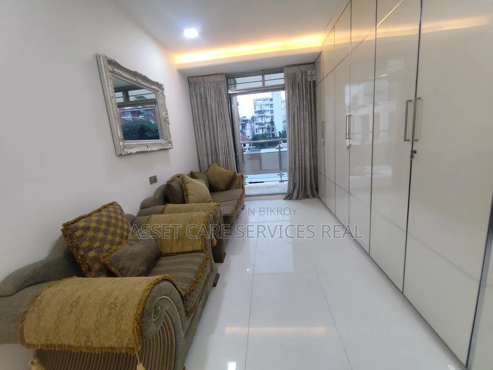 Baridhara Diplomatic Zone Luxurious 4Bed Furnished Apartment Rent