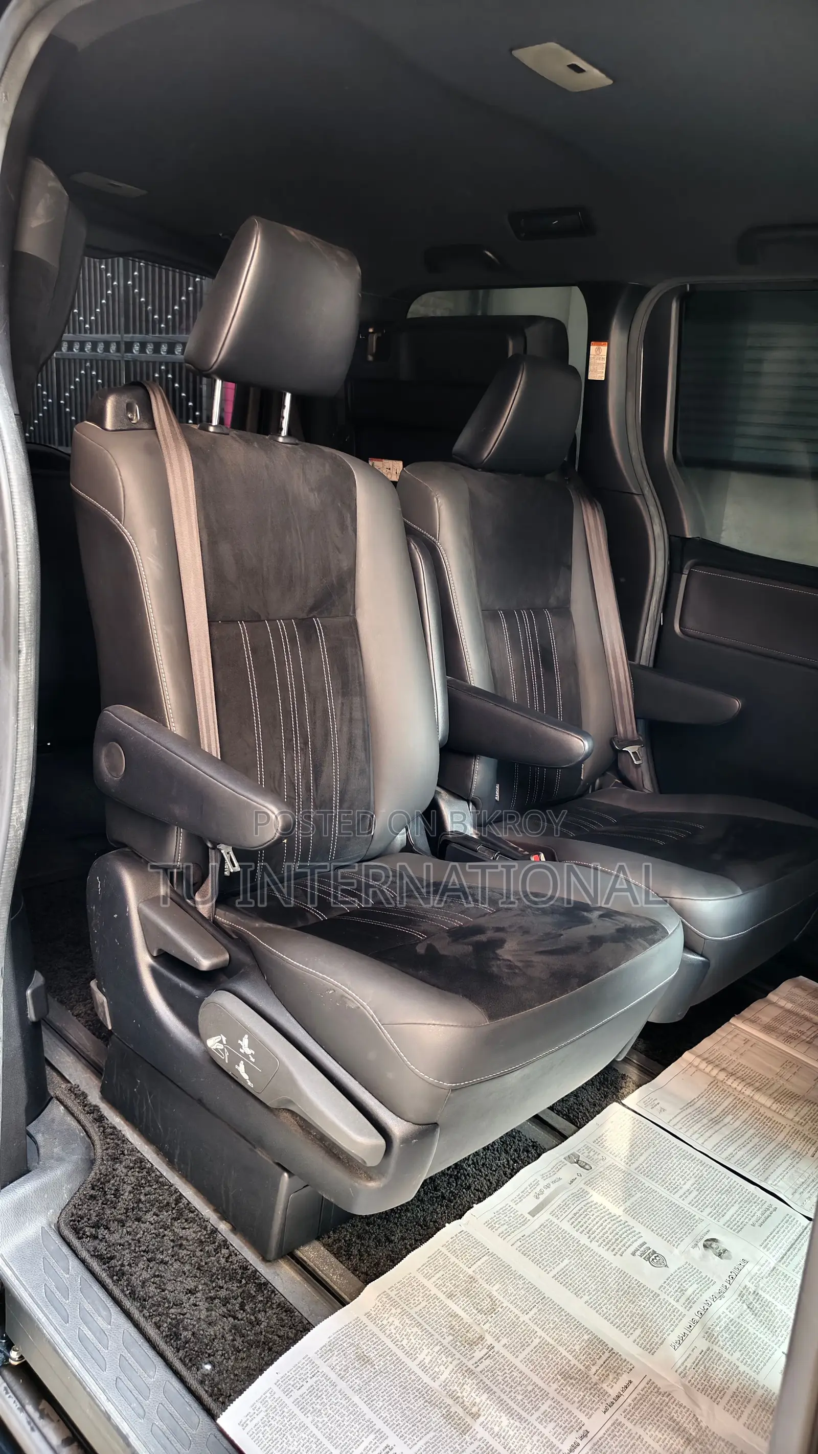 Toyota Esquire 2-Door Power Push Hybrid 2020