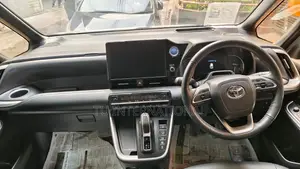 Toyota Noah 2022