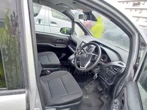 Toyota Noah X NON HYBRID SILVER 2020