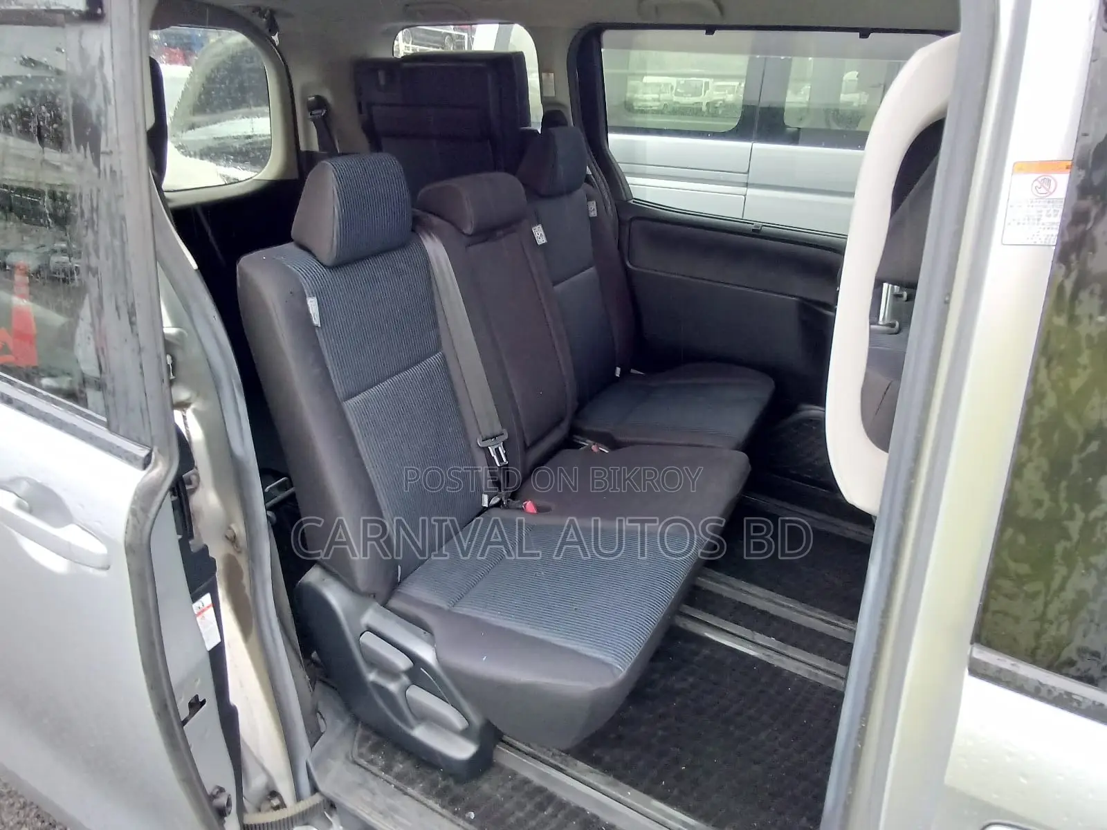 Toyota Noah X NON HYBRID SILVER 2020