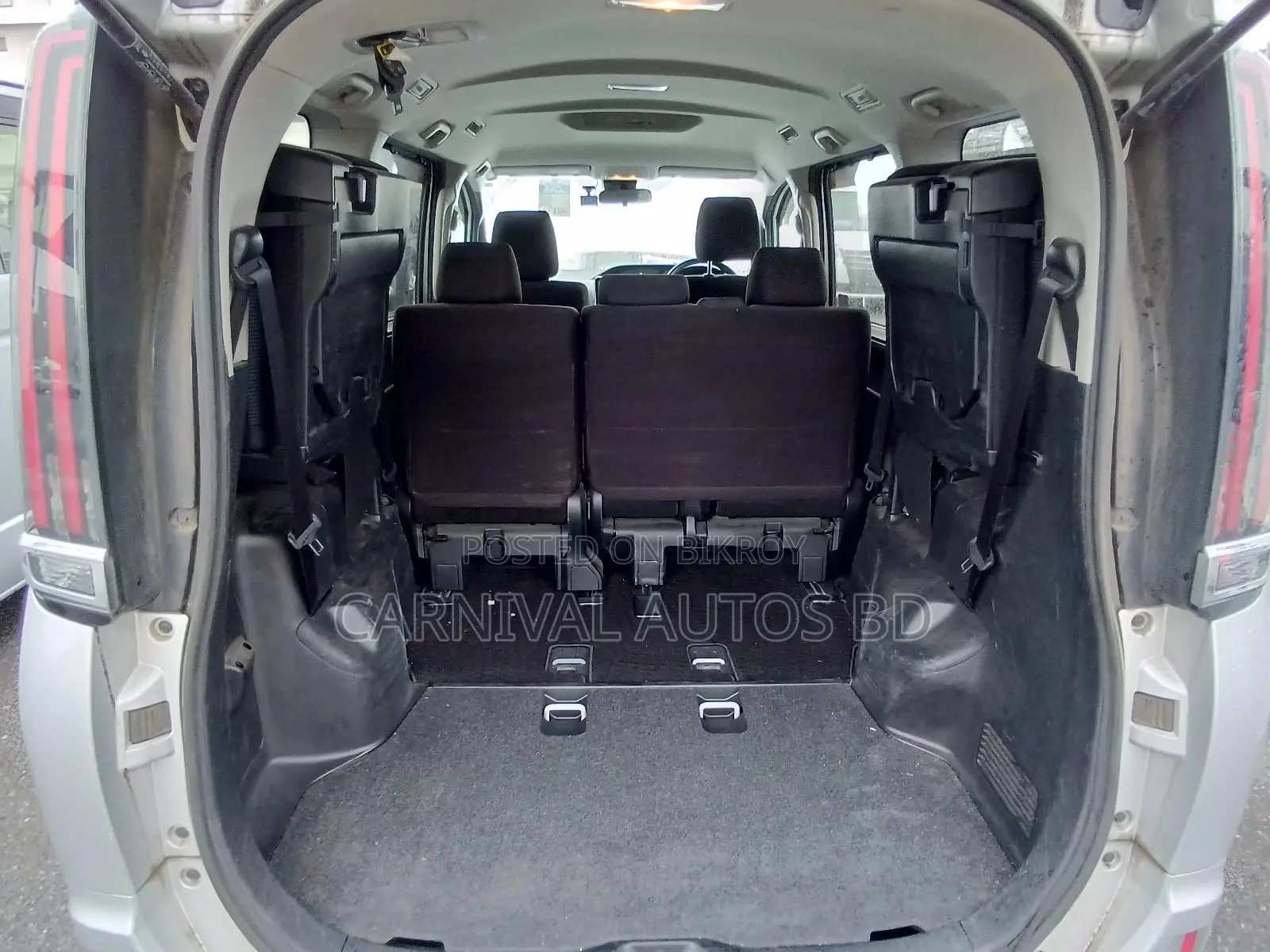 Toyota Noah X NON HYBRID SILVER 2020