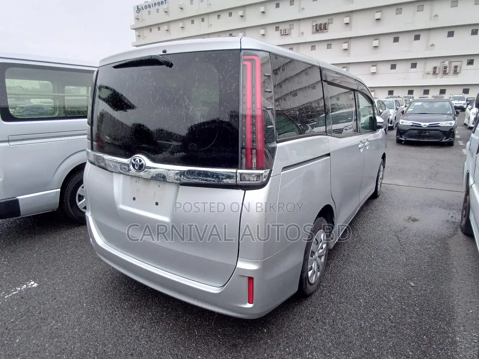 Toyota Noah X NON HYBRID SILVER 2020