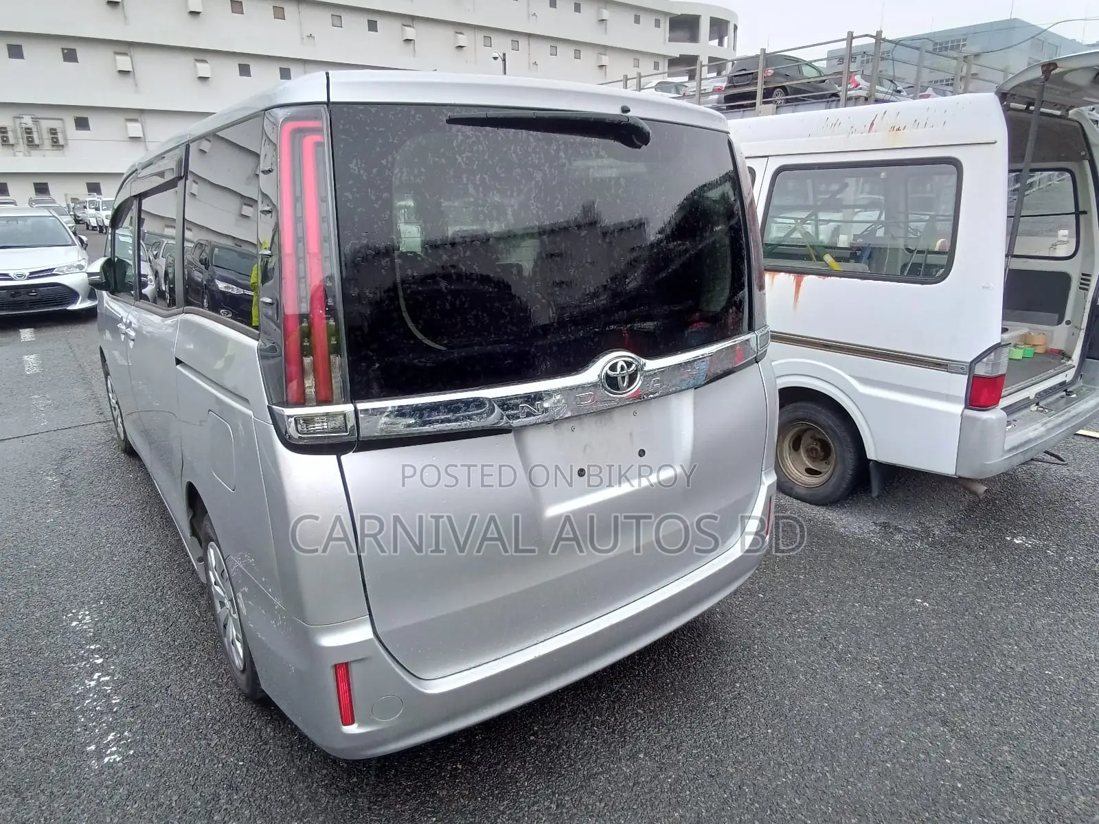 Toyota Noah X NON HYBRID SILVER 2020