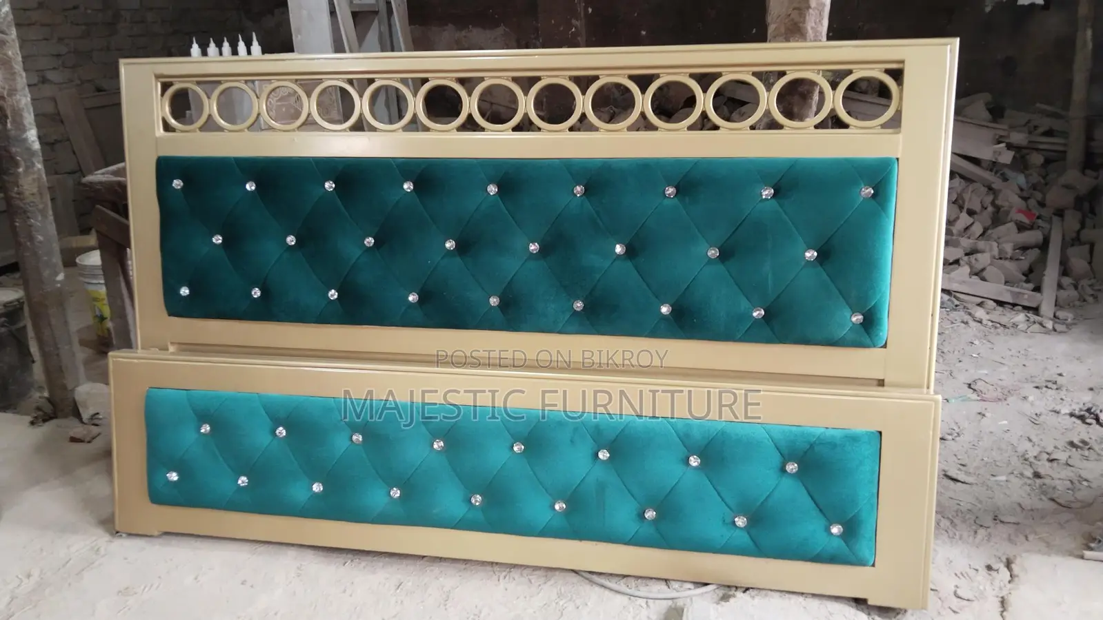 NEW BED GOLDEN LACQUER. M # 5678