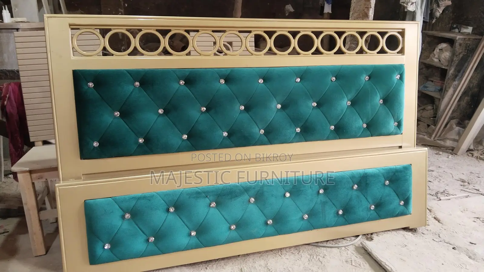 NEW BED GOLDEN LACQUER. M # 5678