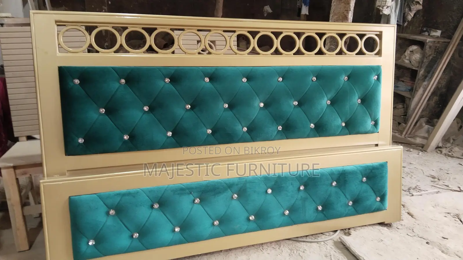 NEW BED GOLDEN LACQUER. M # 5678