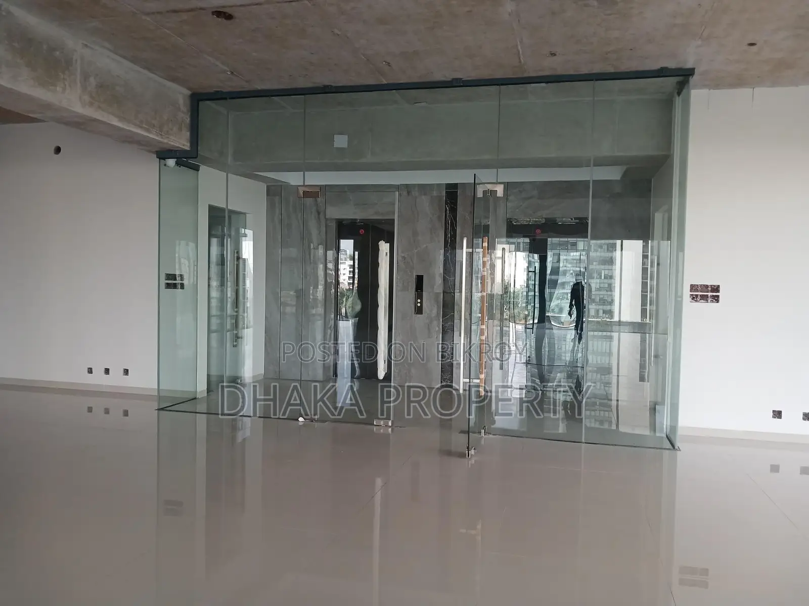 Office Brand New Luxurious Space3000SqFt. Rent at Gulshan 2