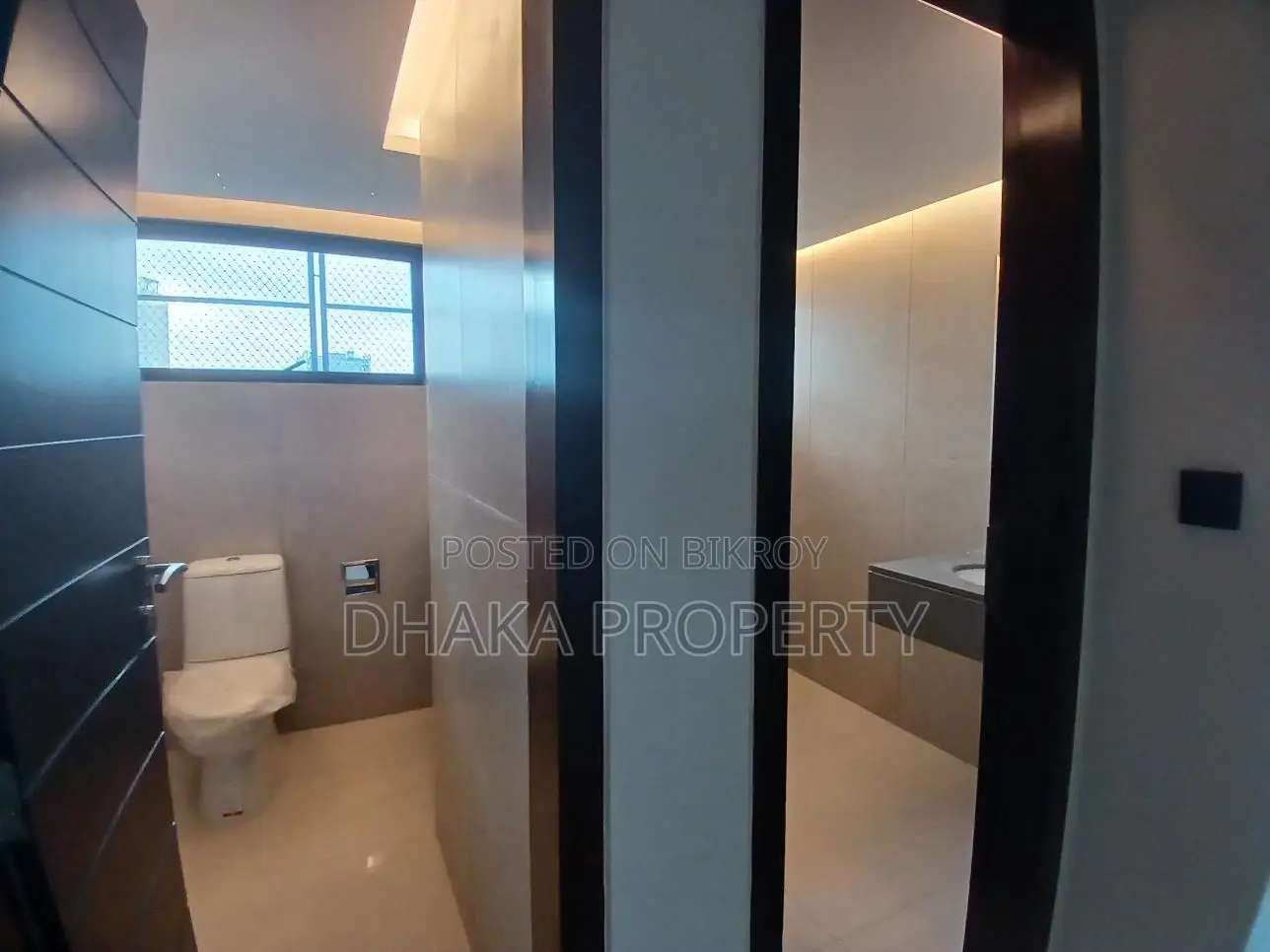 Office Brand New Luxurious Space3000SqFt. Rent at Gulshan 2