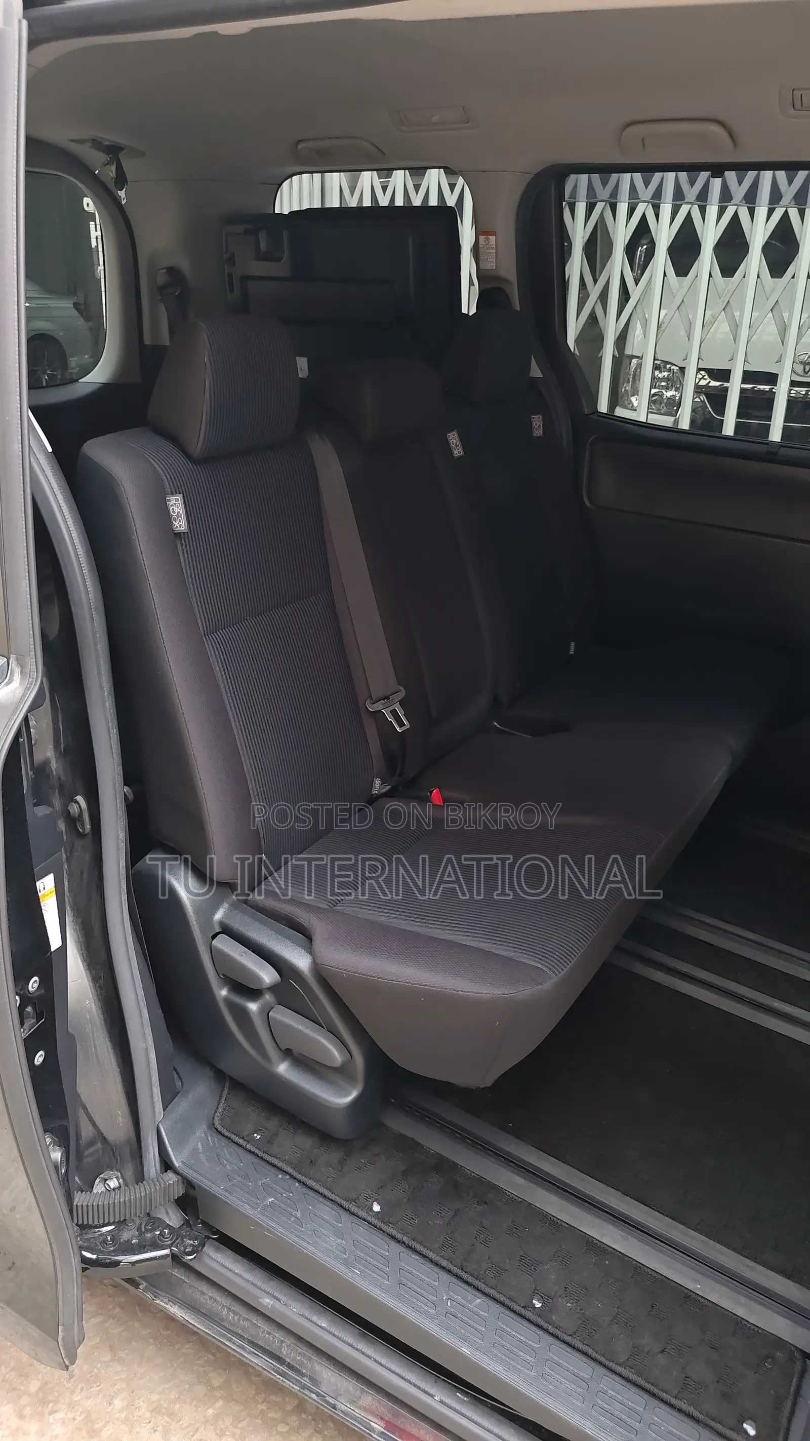 Toyota Noah 1DOOR KEY START 2020