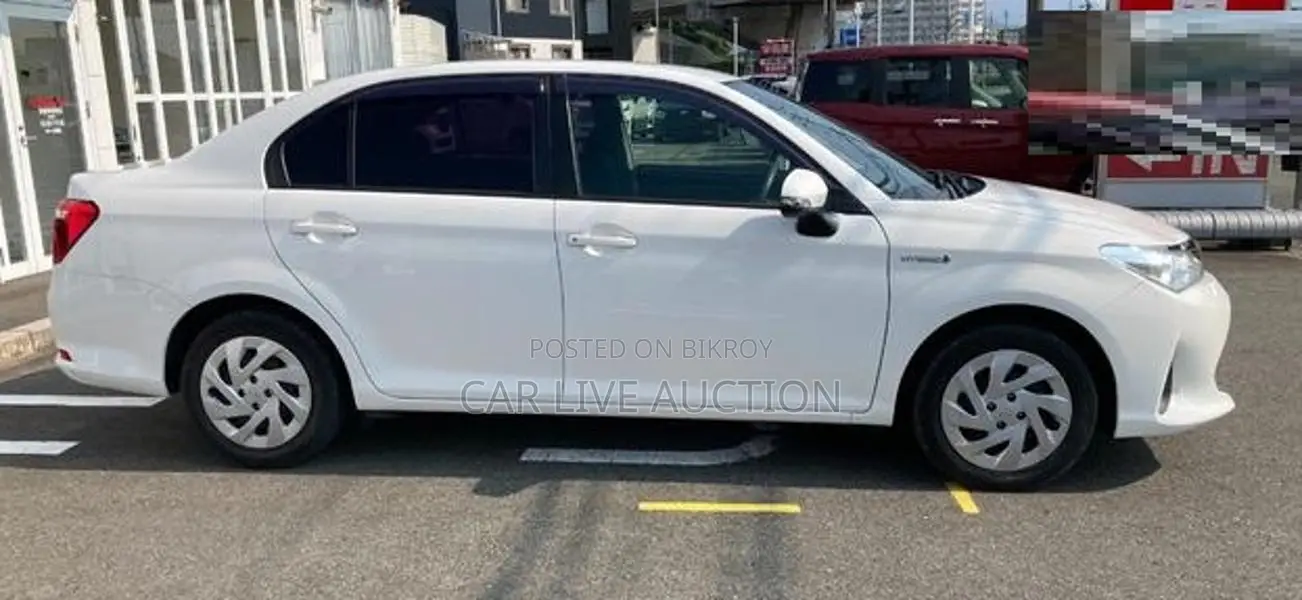 Toyota Axio Hybrid EX 2021