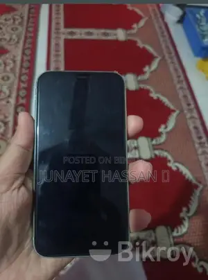 Apple iPhone 11 . (Used)