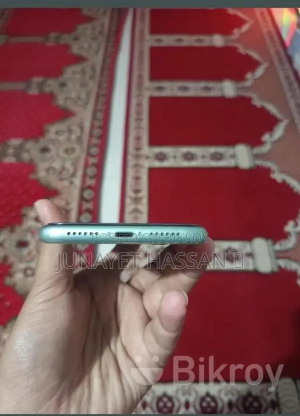 Apple iPhone 11 . (Used)