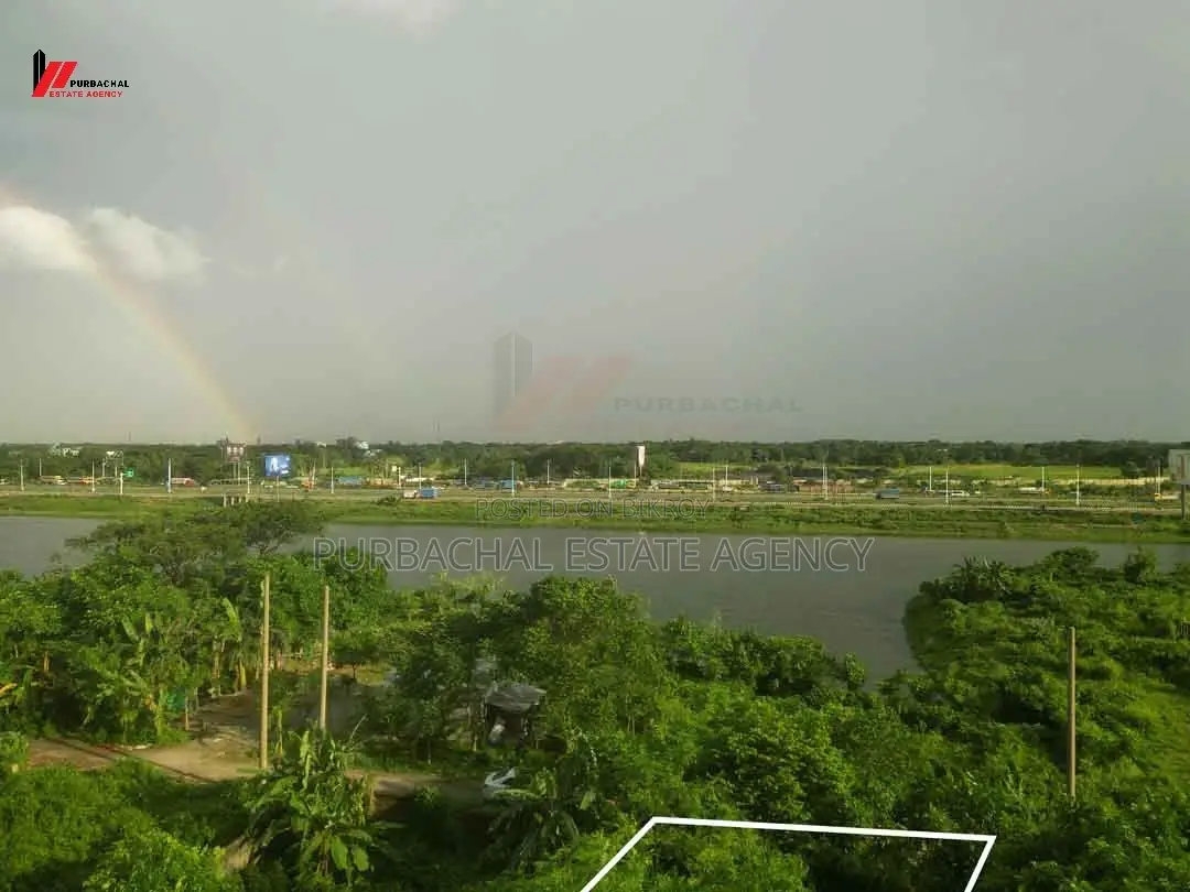লেক ভিউ, পূর্বমুখী, সেক্টর ১৫-এ ৫ কাঠার প্লট