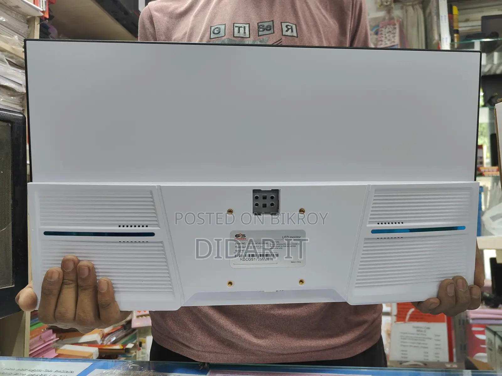 গিগাসোনিক ২২" বর্ডারলেস সাদা রঙের মনিটর তিন বছরের ওয়ারেন্টি