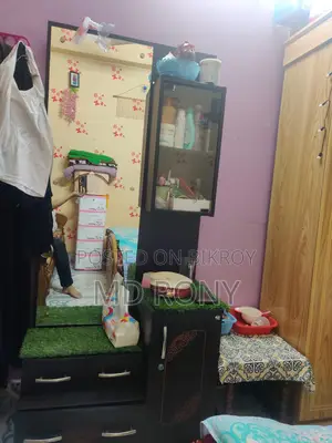 একদম নতুন একটি ড্রেসিং টেবিল বিক্রি করা হবে।