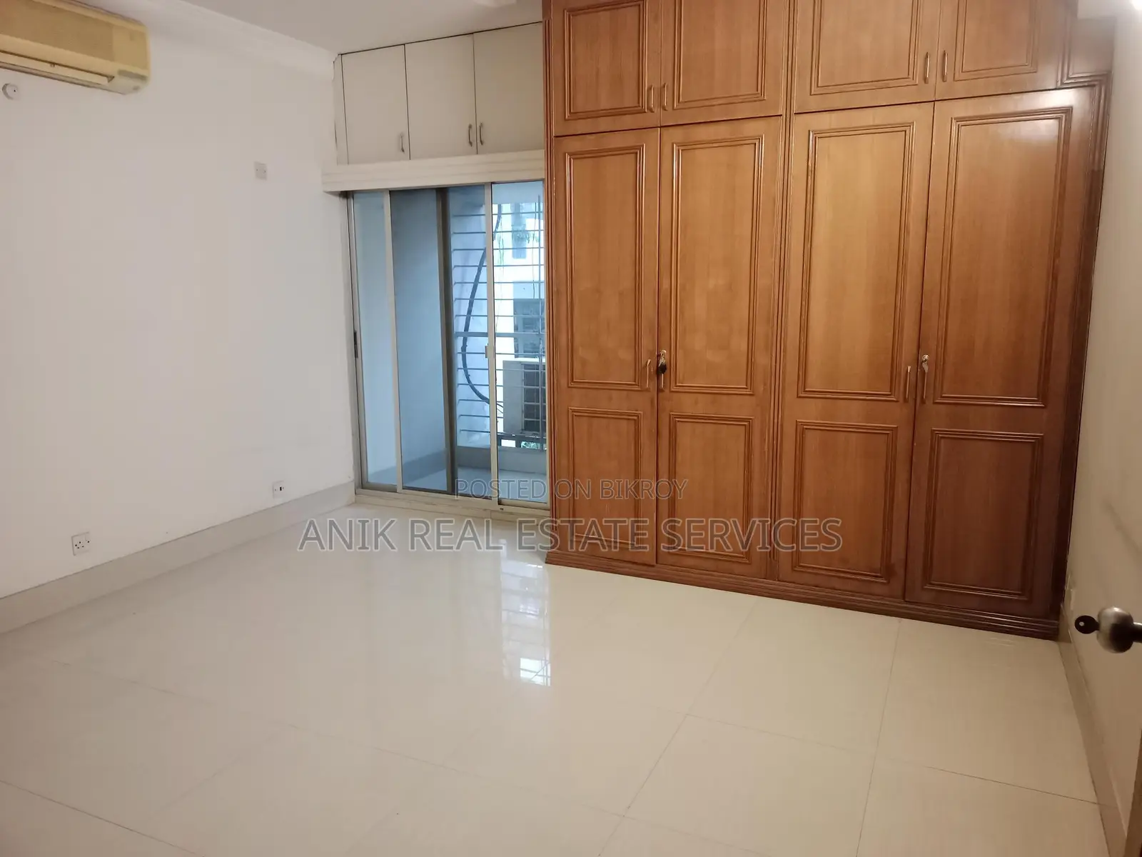 Good Quality 4 Bedroom Semi Furnished Flat Rent In Gulshan