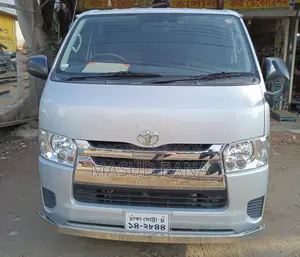 Toyota Hiace . 2020