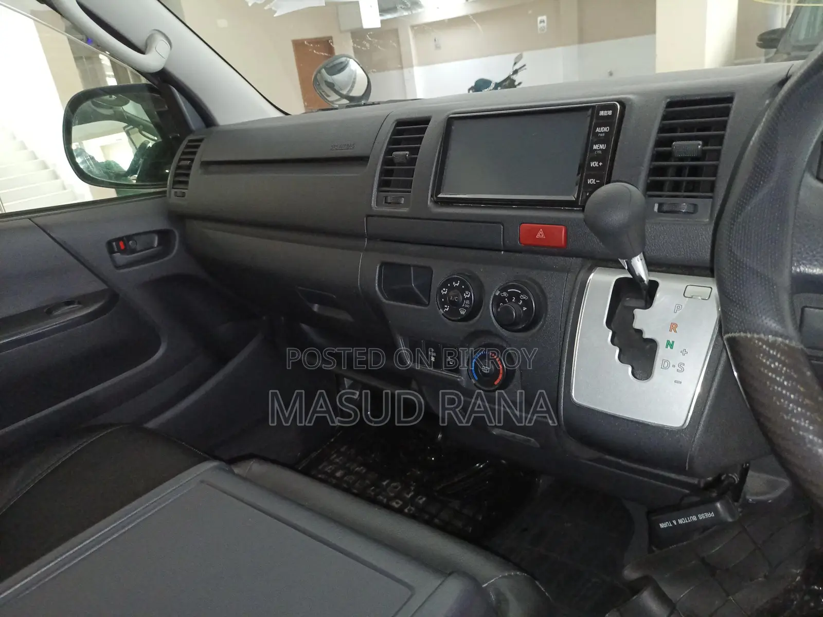 Toyota Hiace . 2020