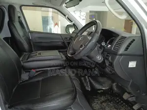 Toyota Hiace . 2020