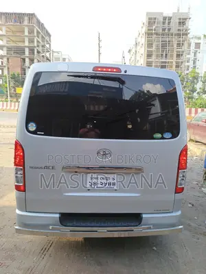Toyota Hiace . 2020
