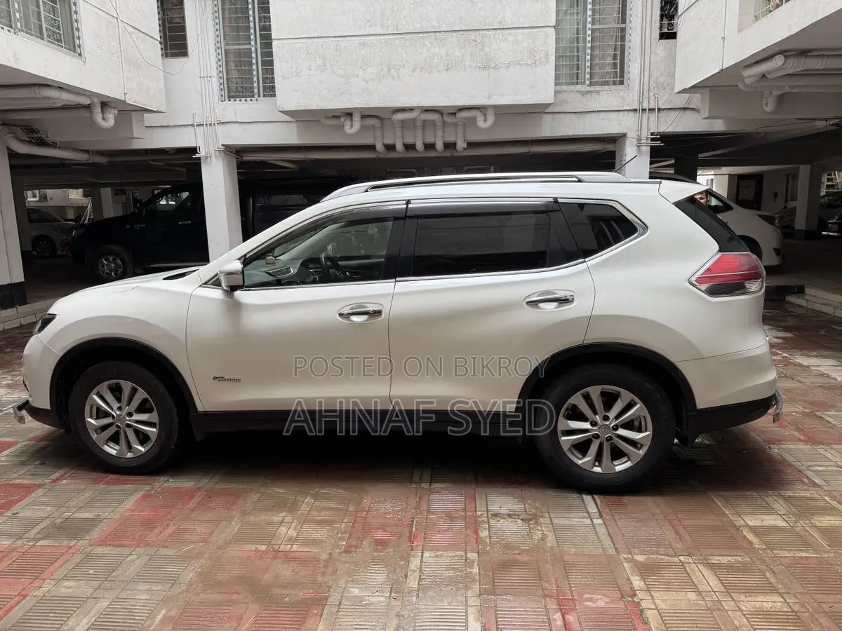 Nissan X-Trail Hybrid/ Sunroof 2015