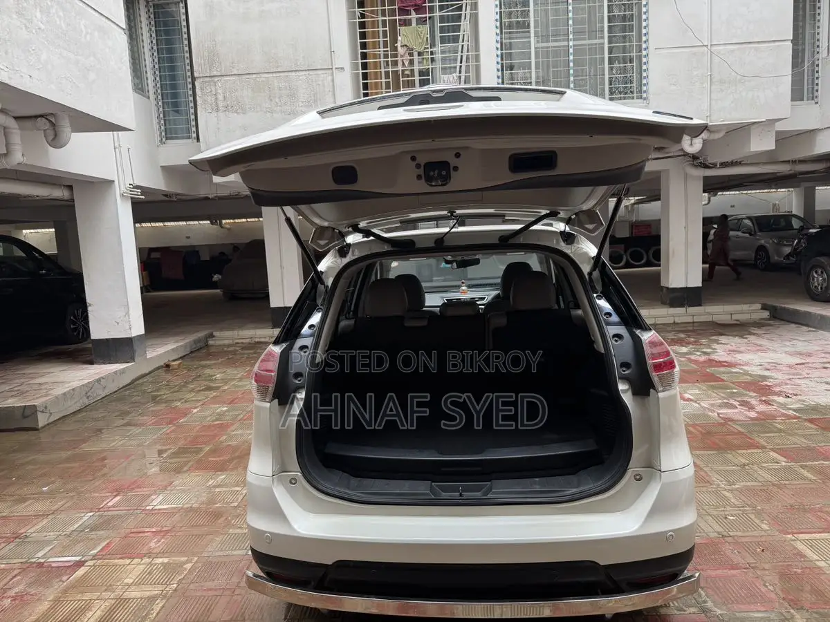 Nissan X-Trail Hybrid/ Sunroof 2015