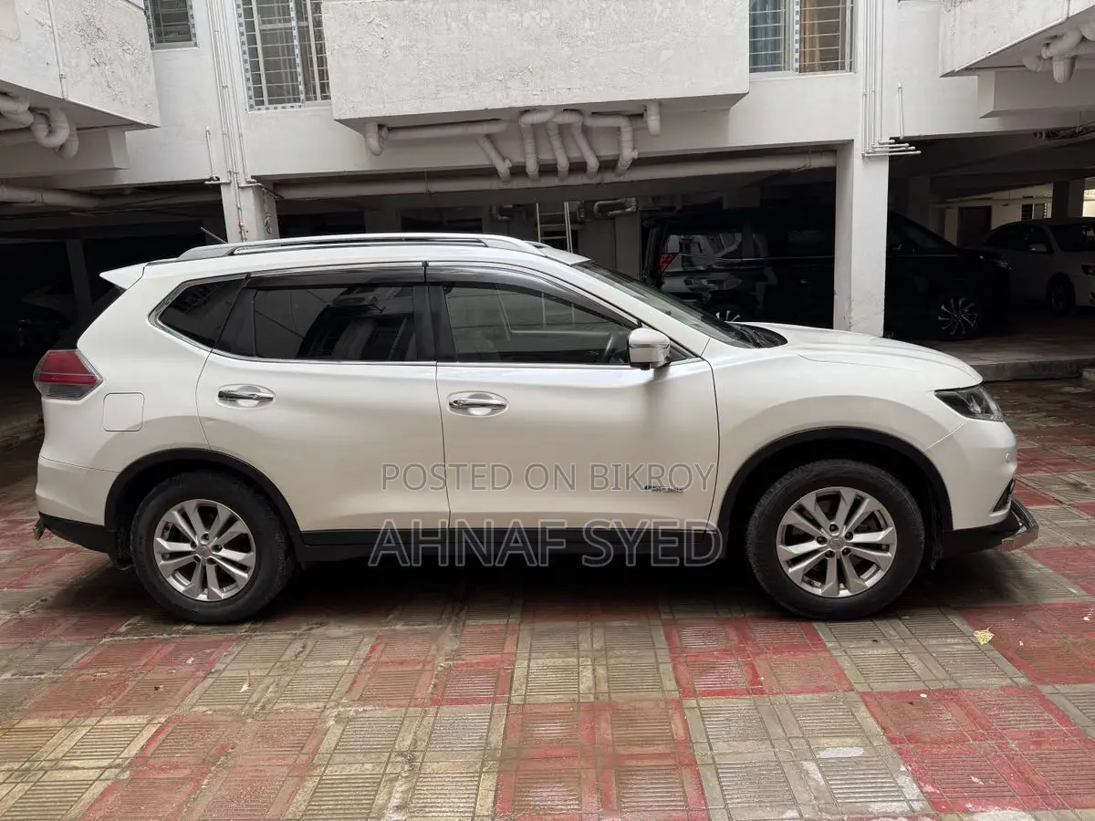 Nissan X-Trail Hybrid/ Sunroof 2015