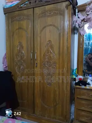 সেগুন কাঠের আলমারি