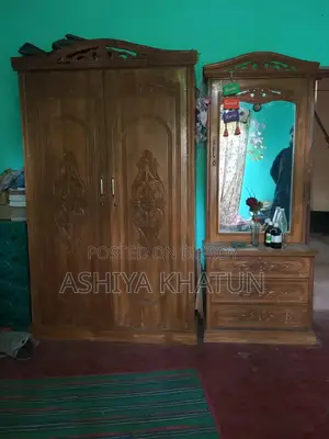 সেগুন কাঠের আলমারি