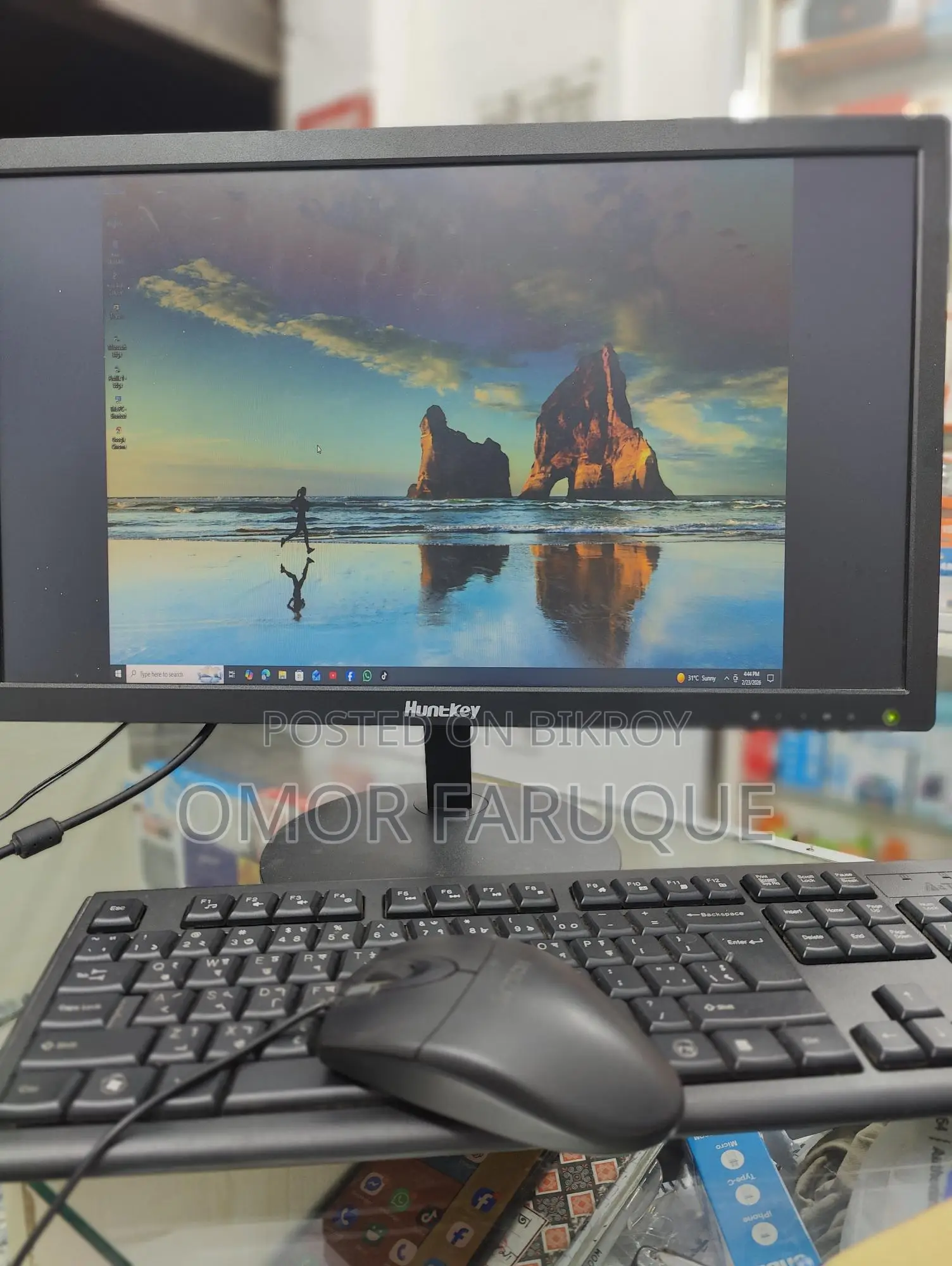 Selling a full desktop computer setup used for only 2 months