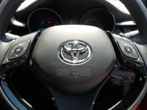 Toyota C-HR g p a c k e 2020