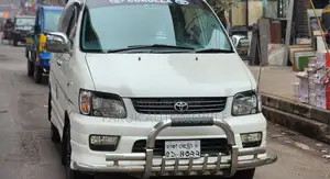 Toyota Noah Road Tourer 2001