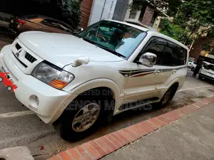 Mitsubishi Pajero Pure SUV 2006