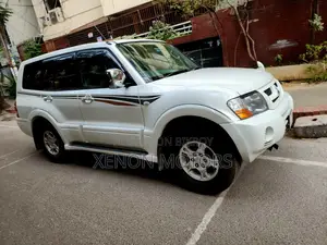 Mitsubishi Pajero Pure SUV 2006