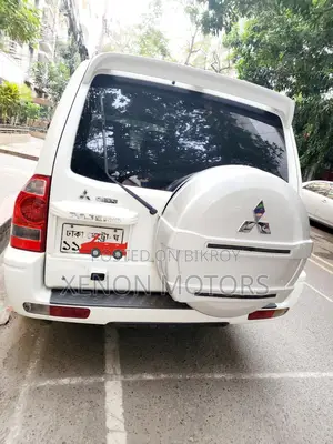 Mitsubishi Pajero Pure SUV 2006