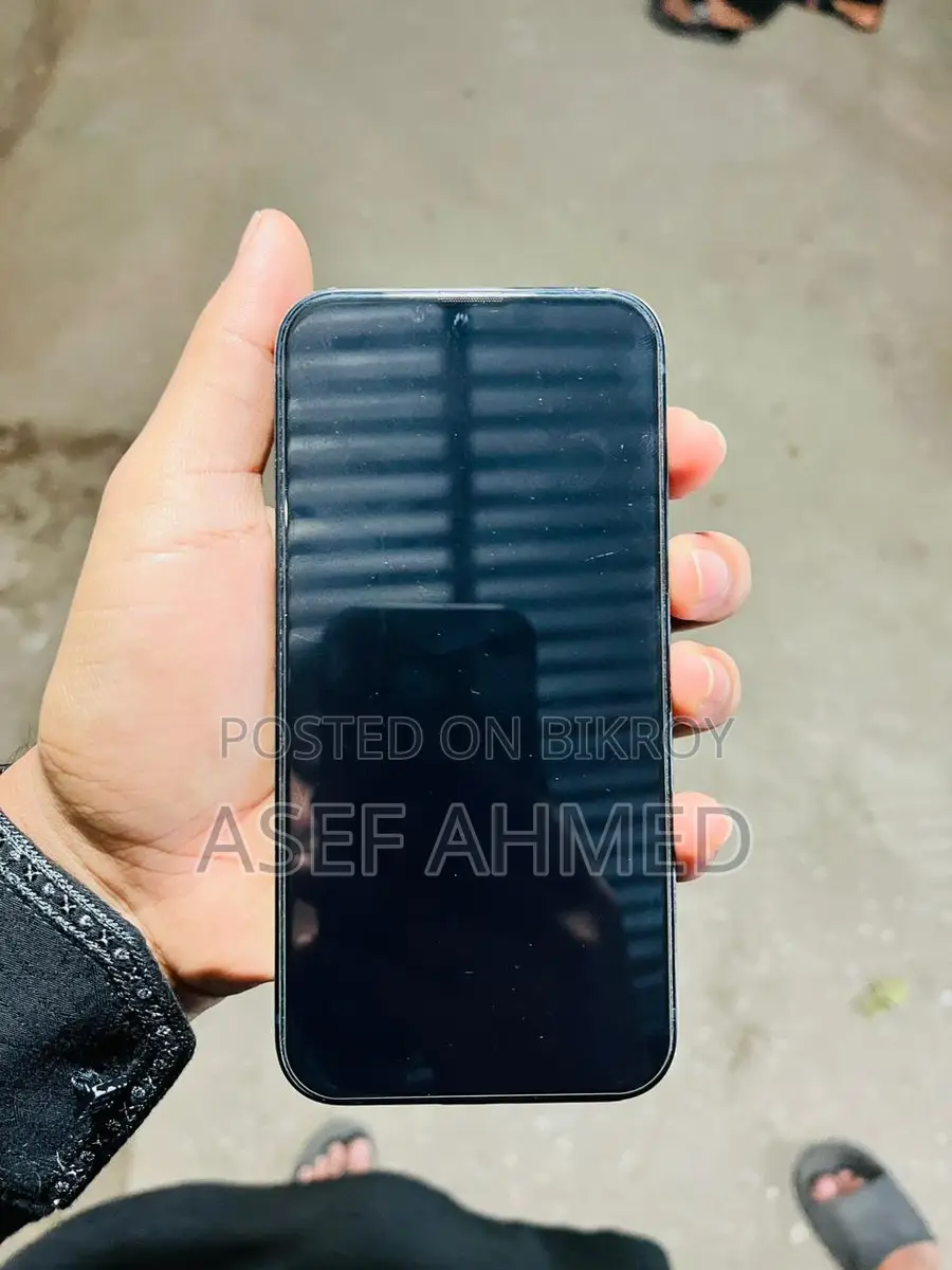 Apple iPhone 13 (Used)