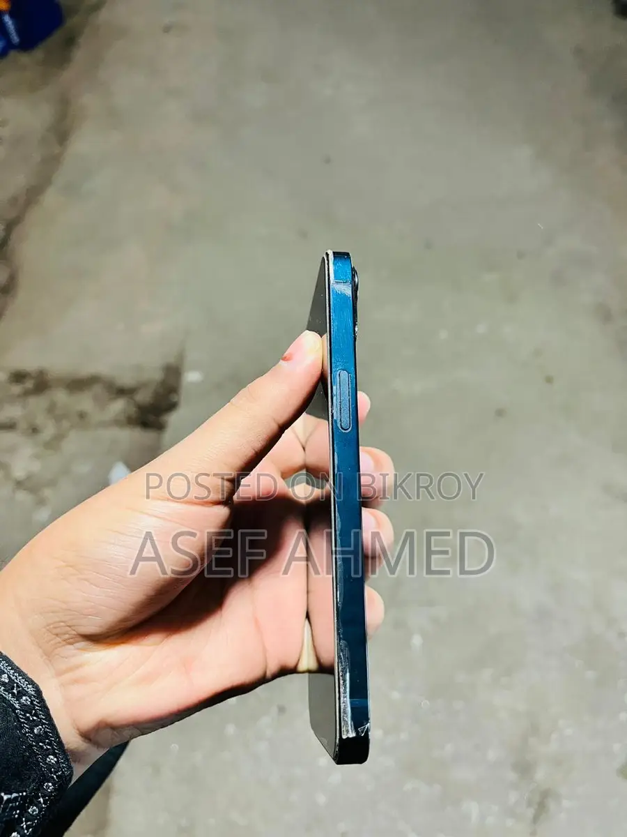 Apple iPhone 13 (Used)