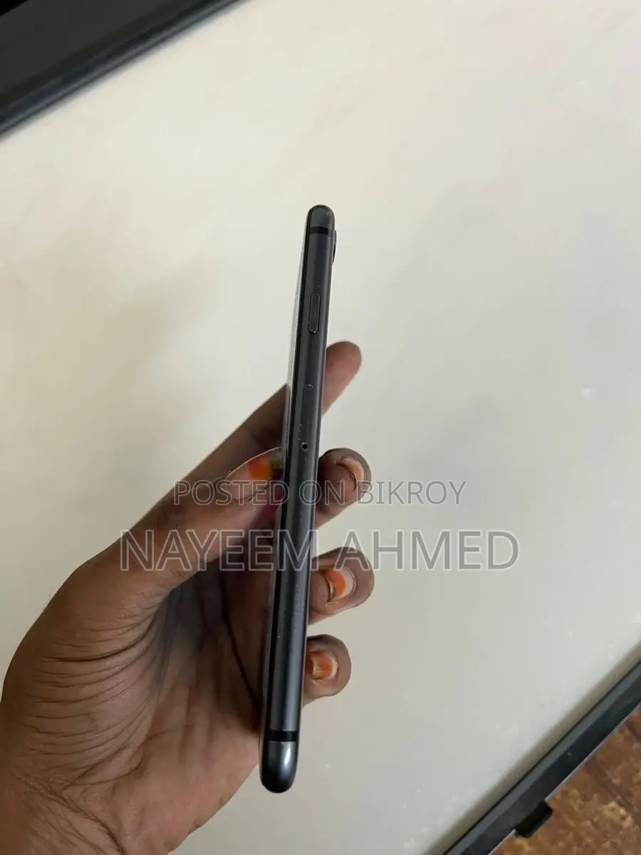 Apple iPhone 8 (Used)
