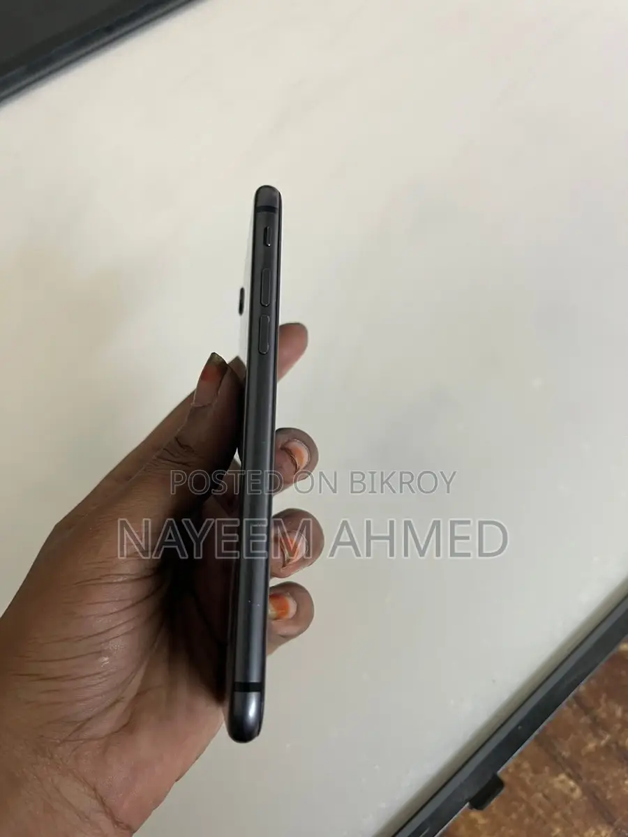 Apple iPhone 8 (Used)