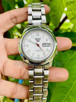 চমৎকার SEIKO 5 SNKK33 নিউমেরিক্যাল সানবার্স্ট হোয়াইট অটোমেটিক ঘড়ি